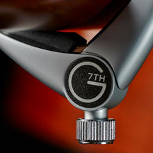 Cargar imagen en el visor de la galería, capo para guitarra plateado