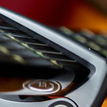 Cargar imagen en el visor de la galería, capo para guitarra plateado