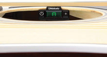Cargar imagen en el visor de la galería, afinador para guitarra en la boca del instrumento